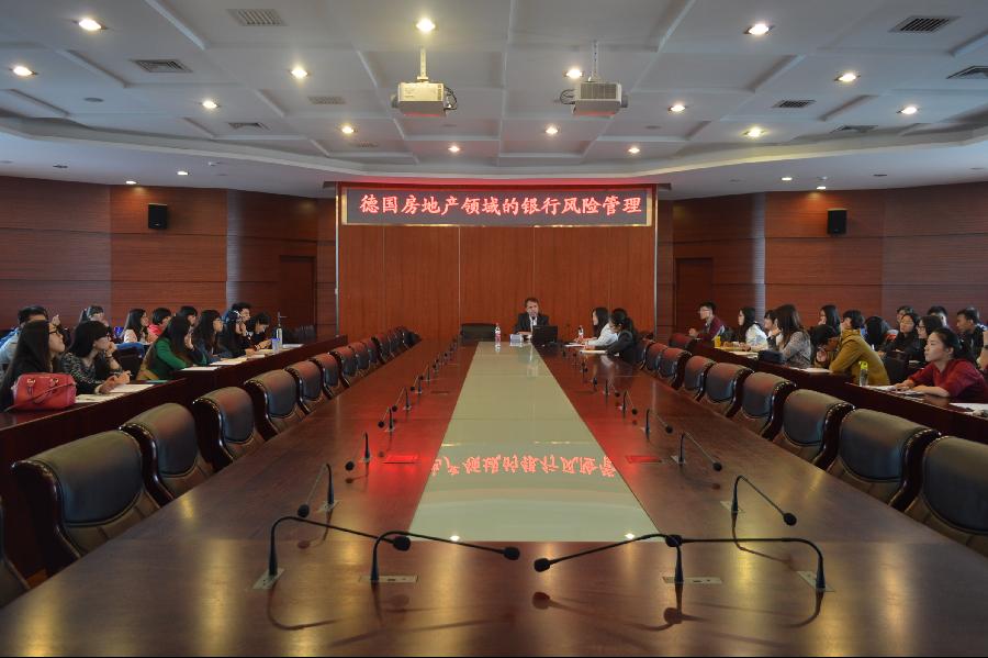 艾文灵博士激情澎湃的讲解金融危机.JPG